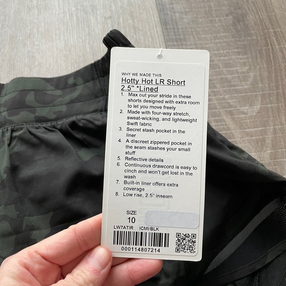 Lululemon Hotty Hot Short II in Incognito Camo - Picture 4 of 5